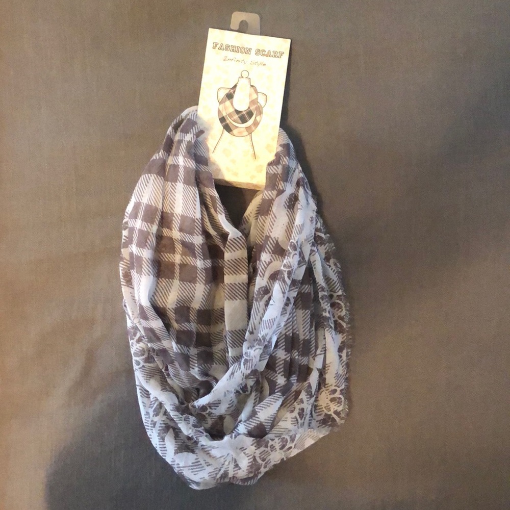 Gray Infinity scarf. NWT
